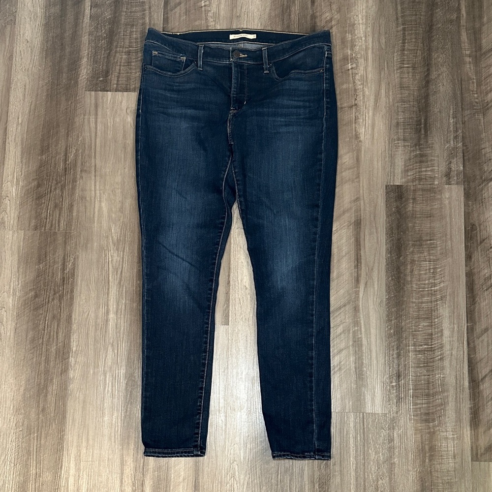 Levi’s 311 Shaping Skinny Jeans - 31 (Measures 34)